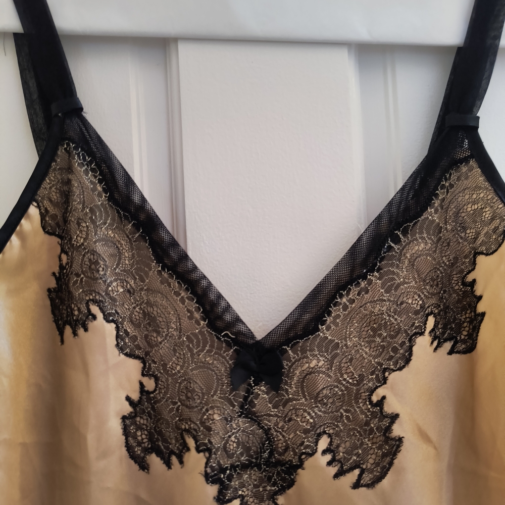 Oscar De La Renta Pink Label Lace Trim Satin Chemise